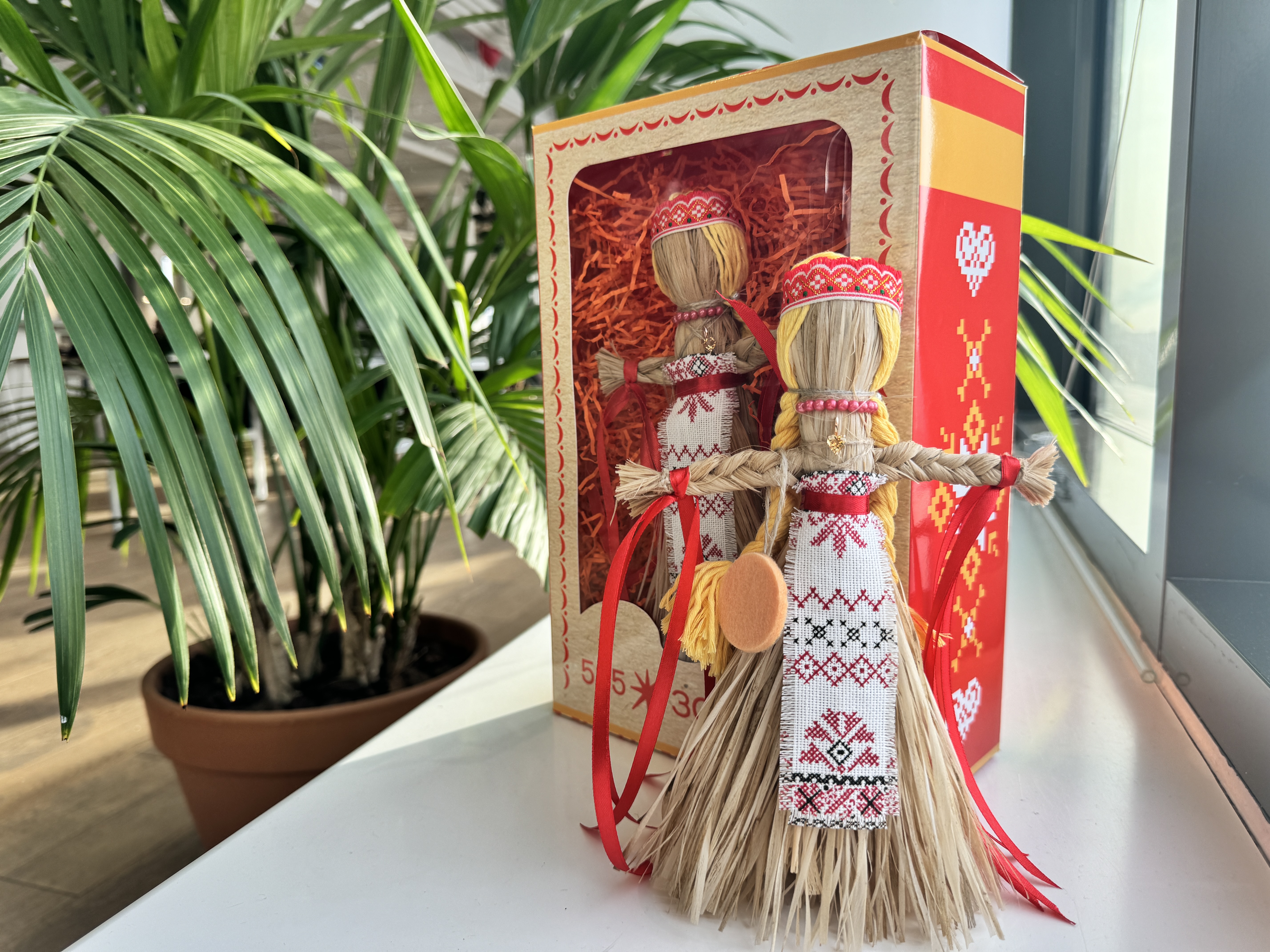 фото: «585 Золотой» выпустил «Русскую Барби» к Масленице