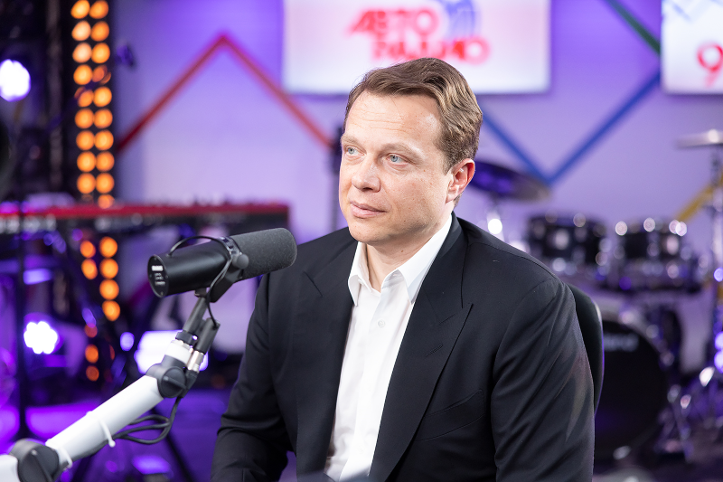 фото: Новые поезда и беспилотные системы: Максим Ликсутов в шоу «Мурзилки Live»