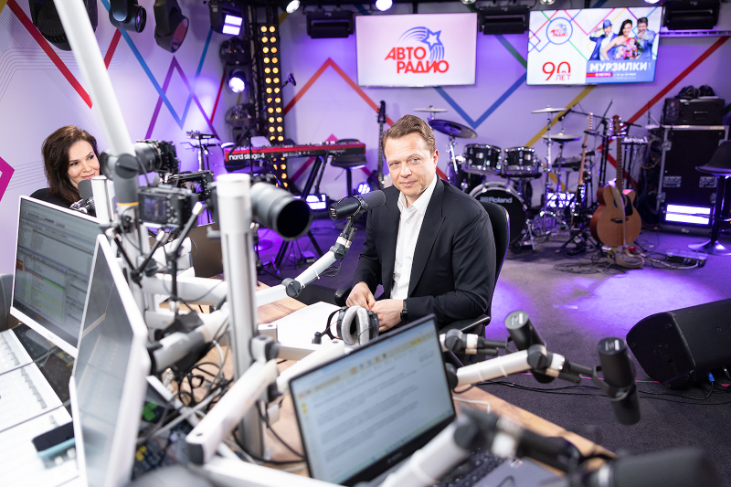 фото: Новые поезда и беспилотные системы: Максим Ликсутов в шоу «Мурзилки Live»