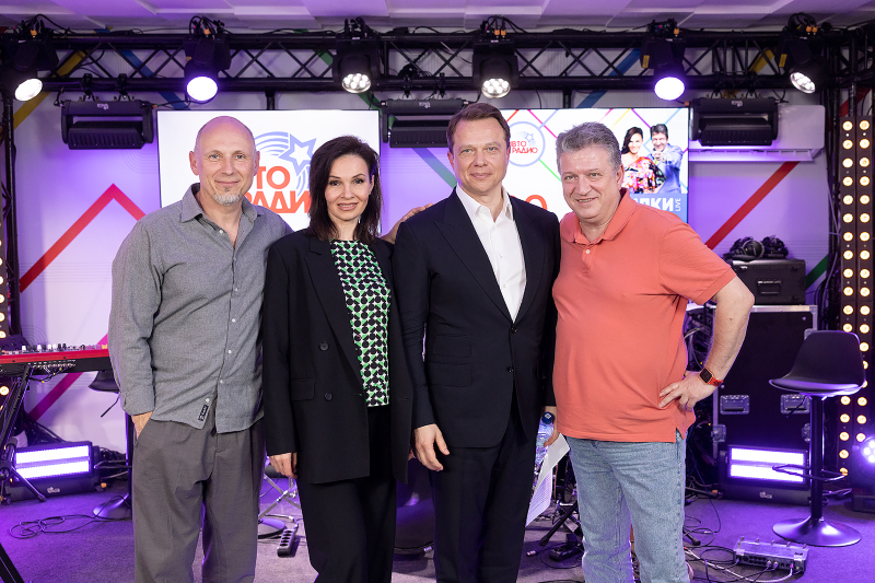 фото: Новые поезда и беспилотные системы: Максим Ликсутов в шоу «Мурзилки Live»