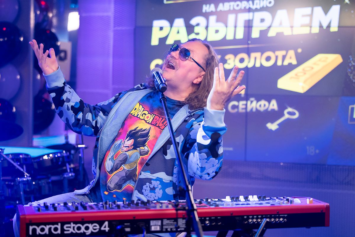 Игорь Николаев спел «Поздравляю!» и принес золото радиослушательнице Развлечения