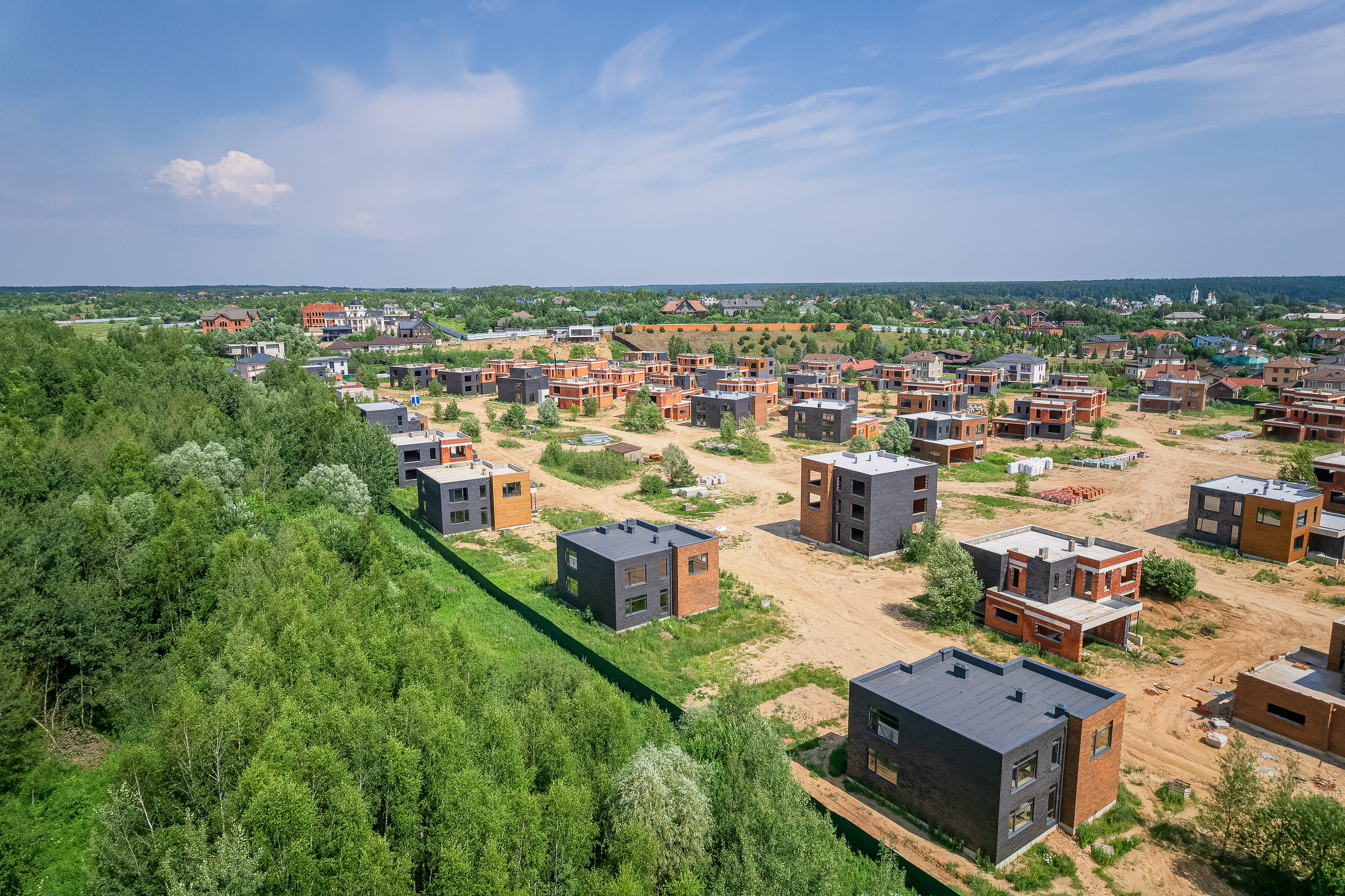 фото: Завершается строительство коттеджного поселка Ильинка Парк