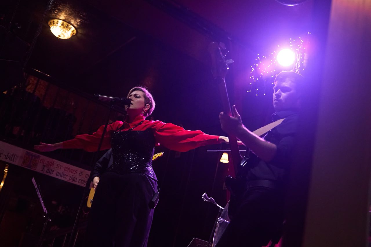 фото: Интервью с предпринимателем и певицей Александрой Плотниковой: «Пока есть время, вставать и делать»  &nbsp;