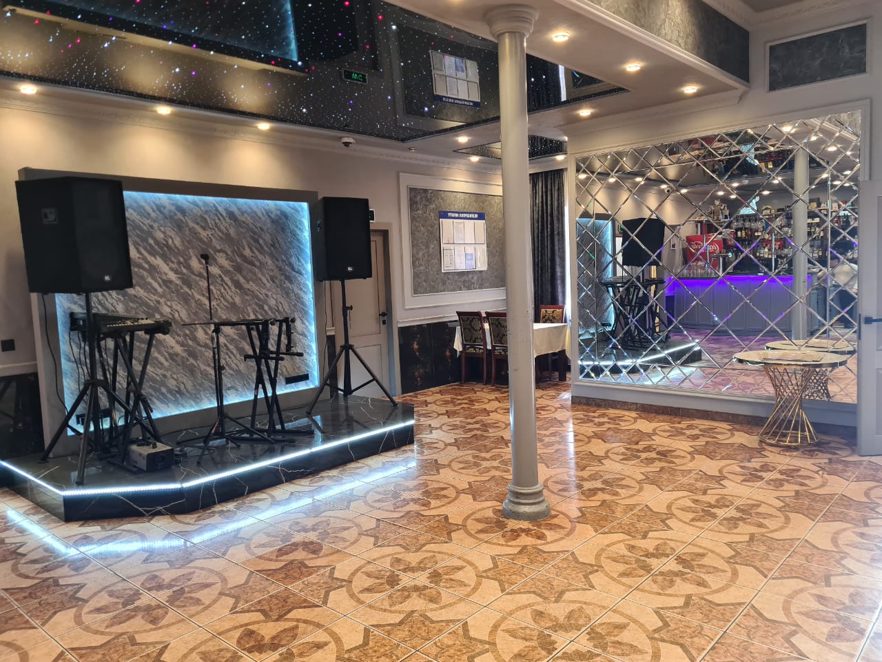 фото: Ресторан «Лебединое Озеро» поздравляет вас с международным праздником весны и любви – 8 Марта!