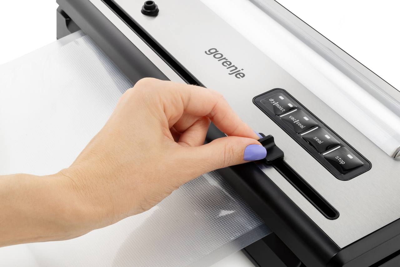 фото: Новый вакуумный упаковщик Gorenje VS110B: продлевает свежесть продуктов 
