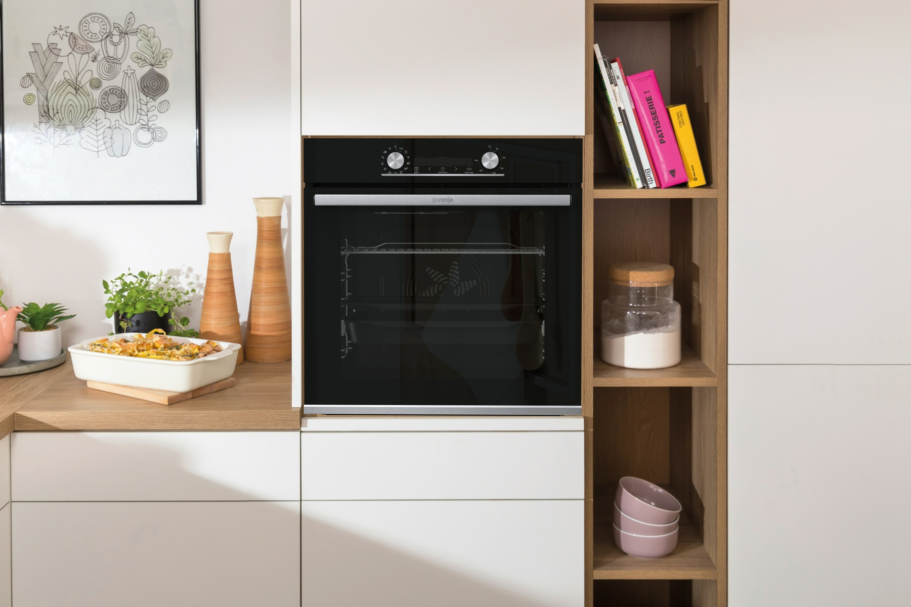 фото: Инновации Gorenje на вашей кухне: духовой шкаф BOSX6737E06BG и варочная панель ECS646BXE для легкого приготовления