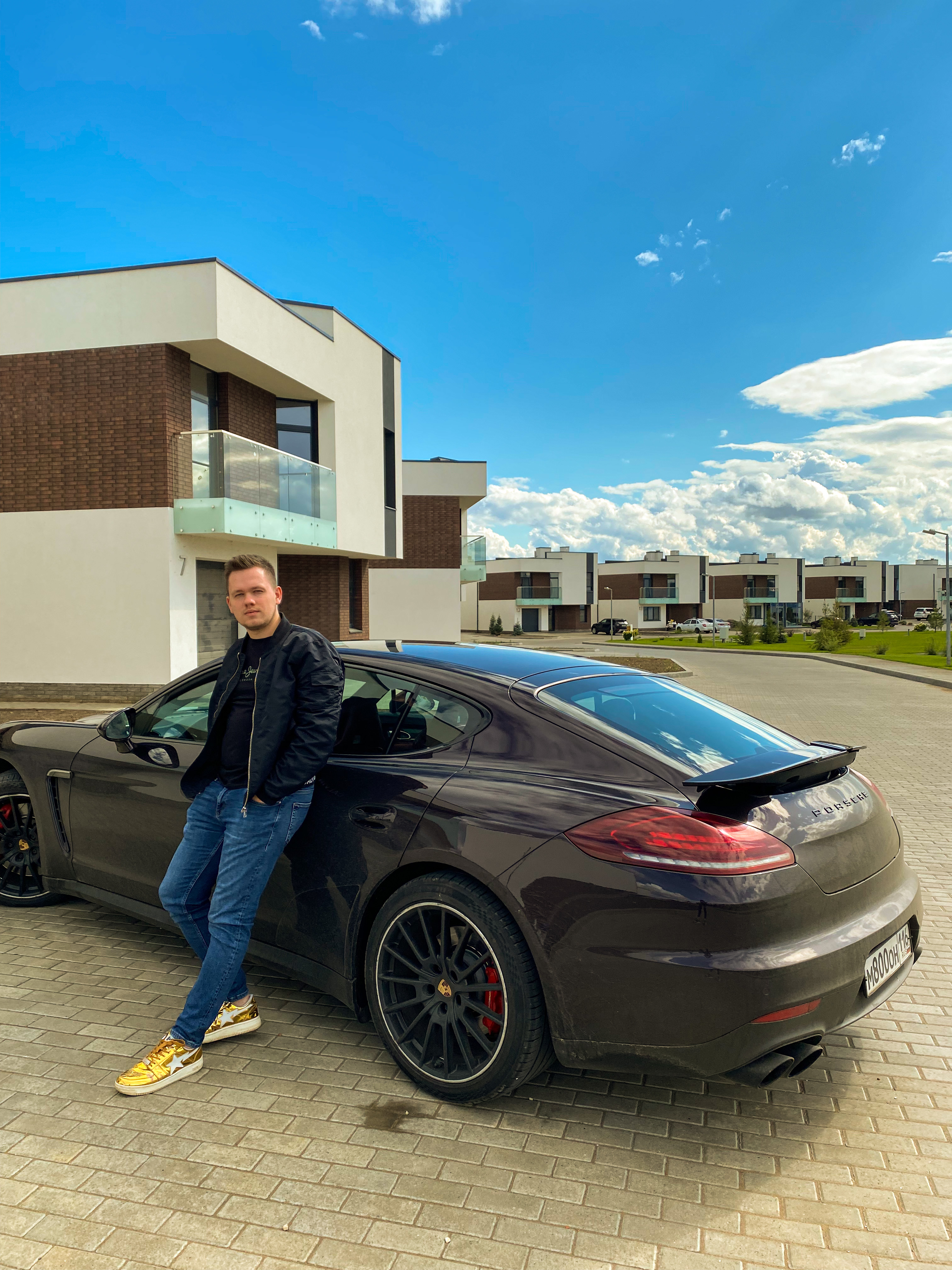 фото: Дмитрий Макаров и команда: как создать успешный бизнес по продаже оригинальной парфюмерии с помощью мощной интернет-рекламы и обеспечить доход от 500 000 рублей в месяц для каждого партнера