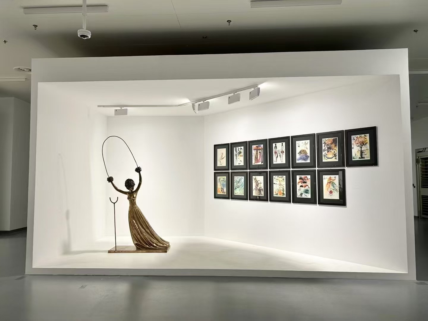 фото: Serensia Woods проведёт выставку «Сальвадор Дали: The Oneiric – Dreams and Delirium”» в рамках завершающего этапа тура по Китаю, приуроченного к 120-летию со дня рождения художника