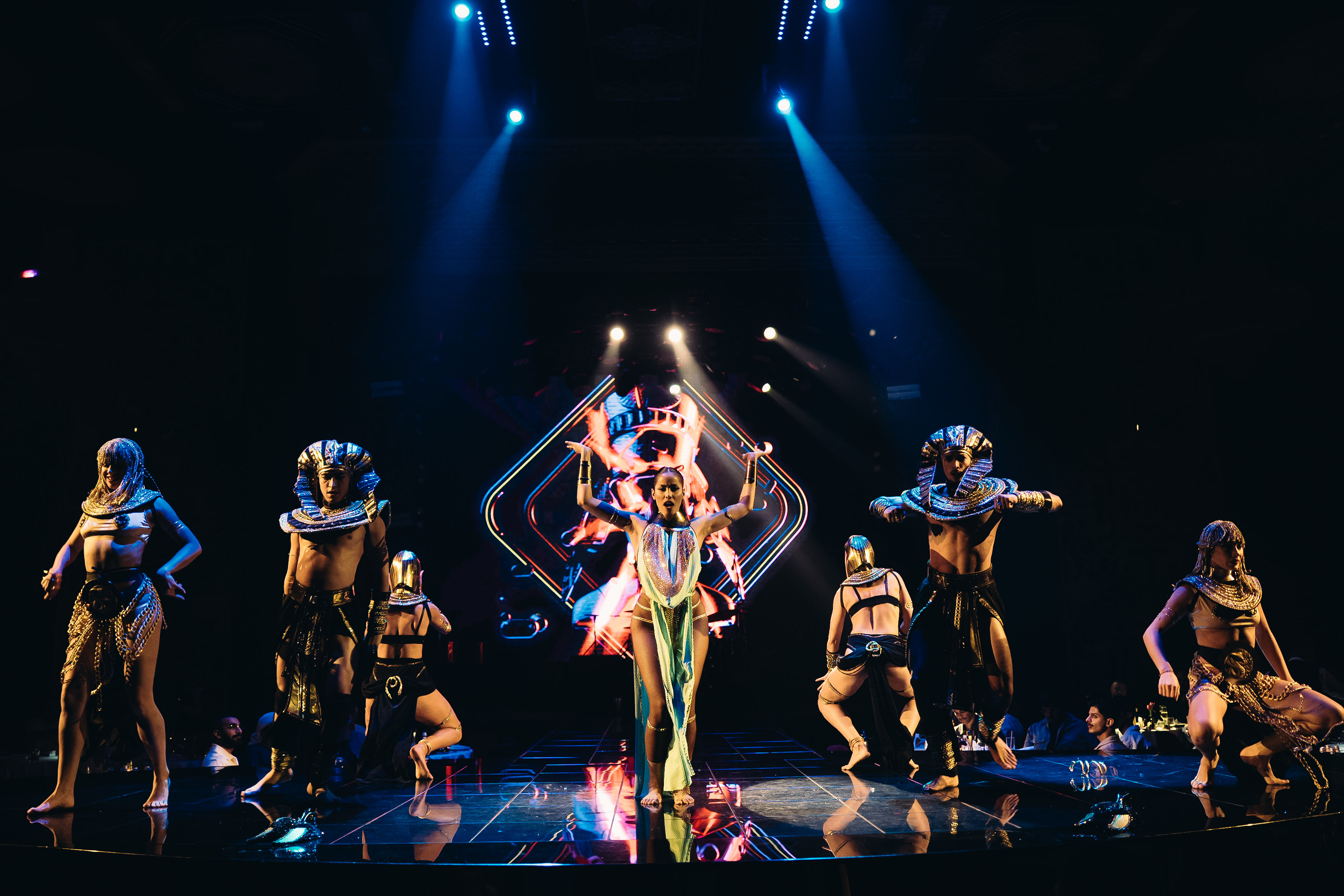 фото: The Theater в Дубае представляет: LIFE — путешествие по сценам жизни