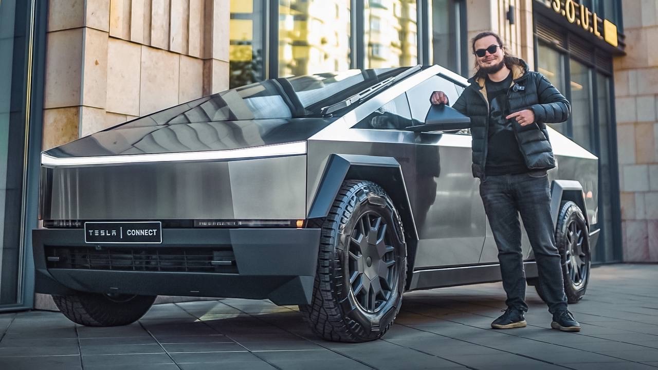 фото: Tesla Cybertruk Cyberbeast в России: автоблогер Саня Булкин приобрел необычный автомобиль