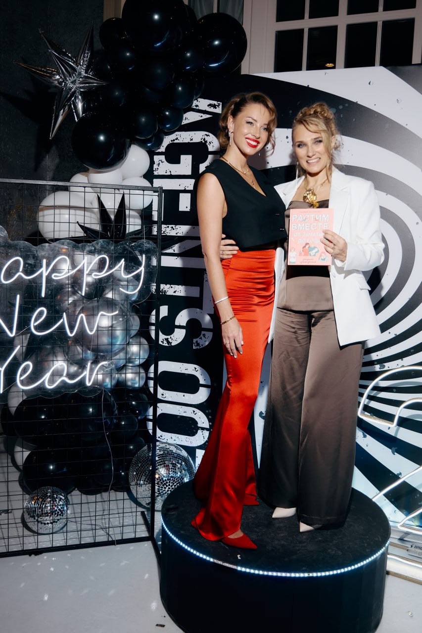 фото: Первая женщина спасатель МЧС Москвы Мария Николаевна Полякова получила международную премию «I’m famous» в номинации «Бестселлер года. Книга «РАСТИМ ВМЕСТЕ ОТ ЗАЧАТИЯ  ДО ГОДА ОДНЯШЕК И  ДВОЙНЯШЕК» 