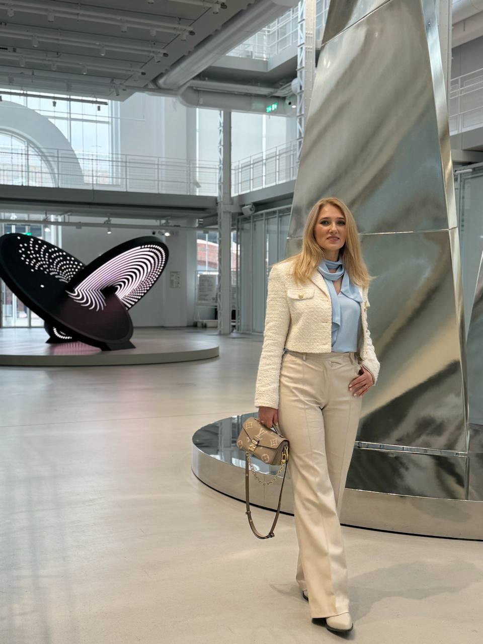 фото: Первая женщина спасатель МЧС Москвы Мария Николаевна Полякова получила международную премию «I’m famous» в номинации «Бестселлер года. Книга «РАСТИМ ВМЕСТЕ ОТ ЗАЧАТИЯ  ДО ГОДА ОДНЯШЕК И  ДВОЙНЯШЕК» 