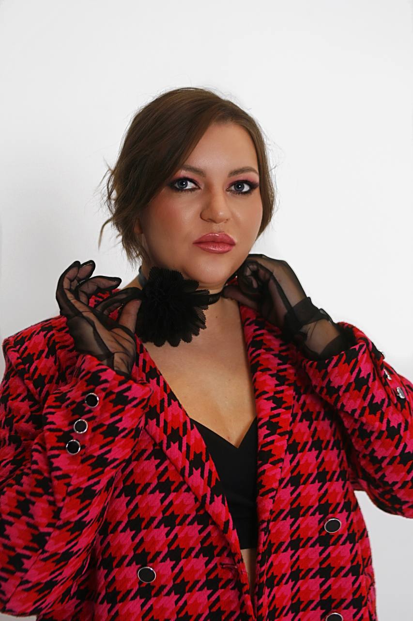 фото: Олеся Не Святая стала лауреатом в премии I’m famous «Лучший таролог России 2025. По мнению звезд» 