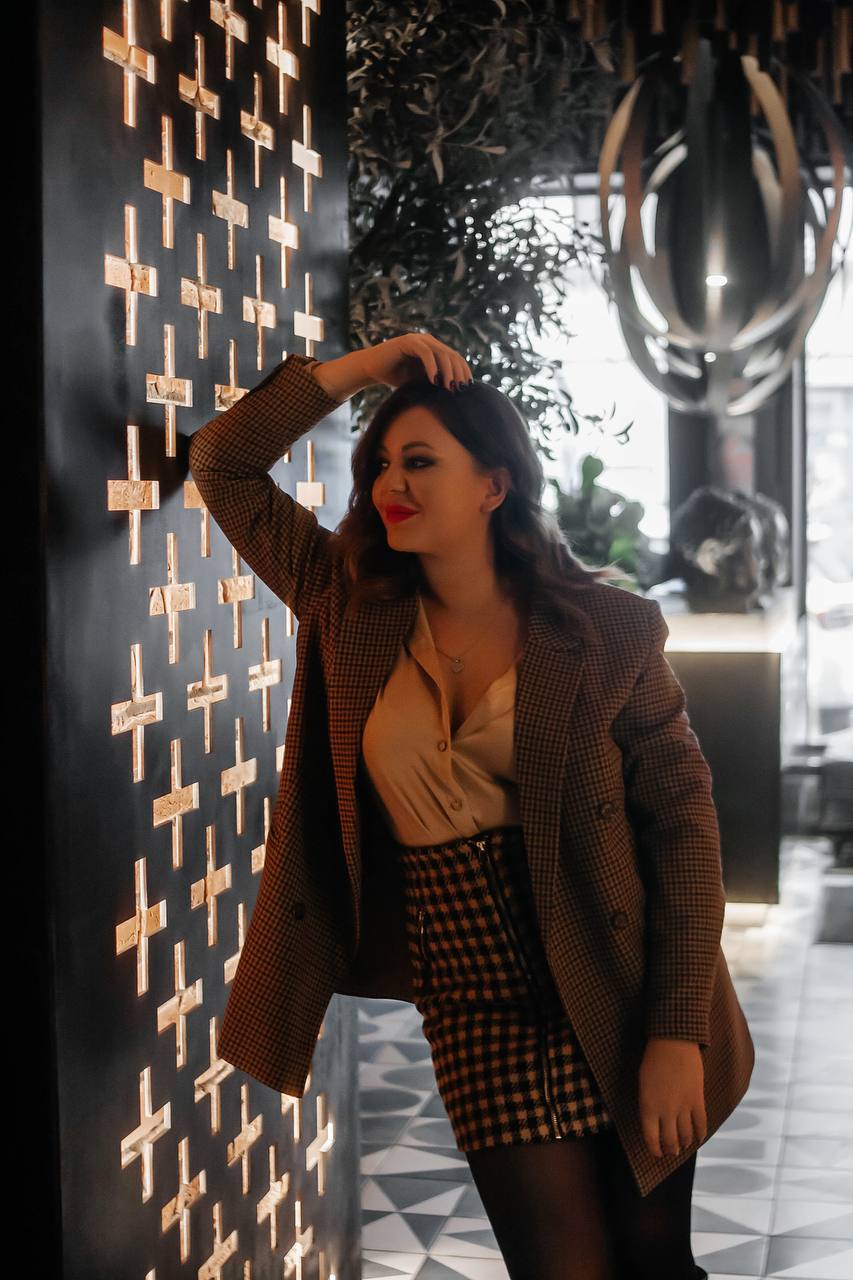 фото: Олесю Не Святую признали «Лучшим тарологом России 2025» - теперь на её консультации записываются в очередь! 