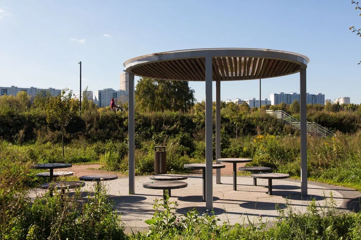 фото: Геопластичные игровые пространства с искусственными холмами, тактильными тропами и сенсорными садами появятся в Москве