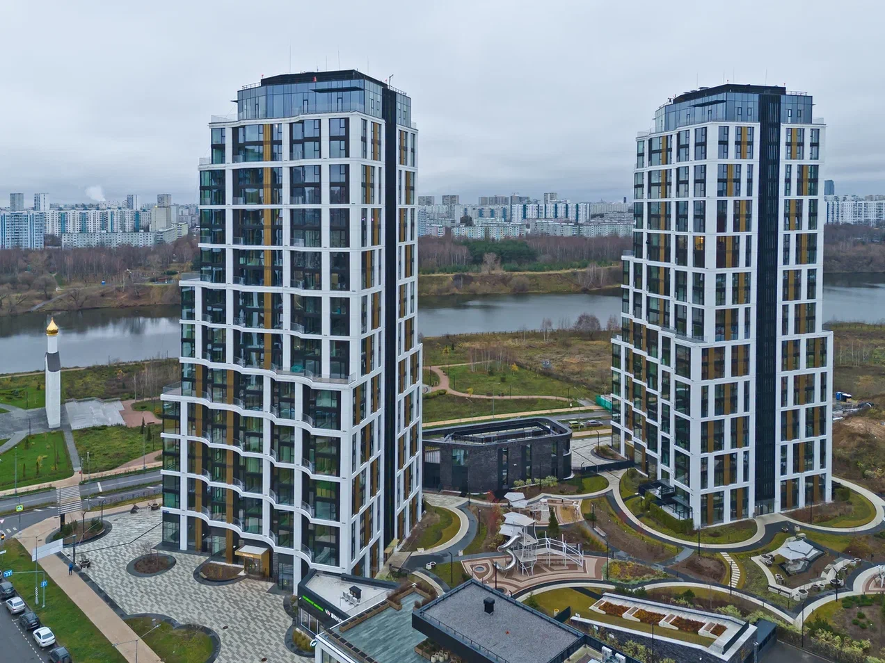 фото: В квартале Vivaldi проекта «Клубный город на реке Primavera» ведется отделка лобби, в квартале Bellini завершены монолитные работы в четвертом корпусе.