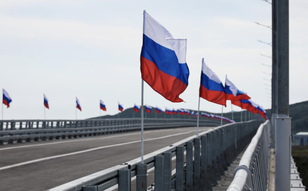 На границе России и КНДР открыли автомобильный мост фото: На границе России и КНДР открыли автомобильный мост
