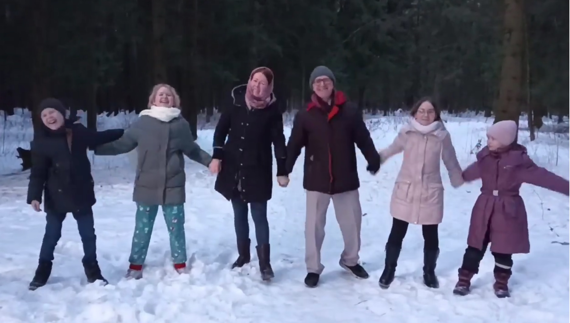 фото: Многодетные поздравили женщин видео-открытками