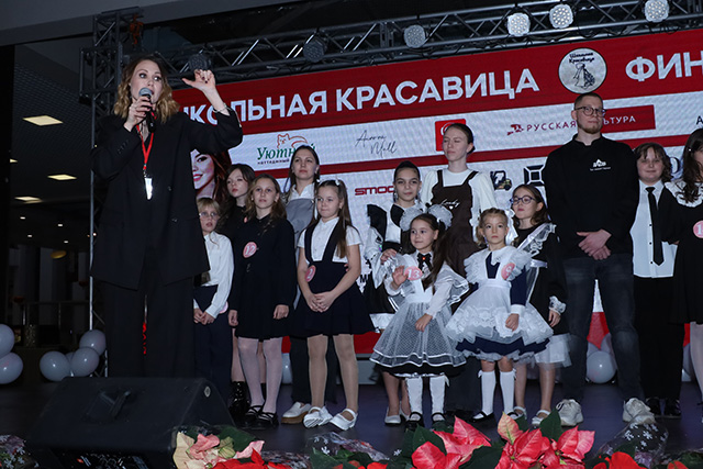 Юлия Сартакова: школьница с короной успеха фото: Юлия Сартакова: школьница с короной успеха