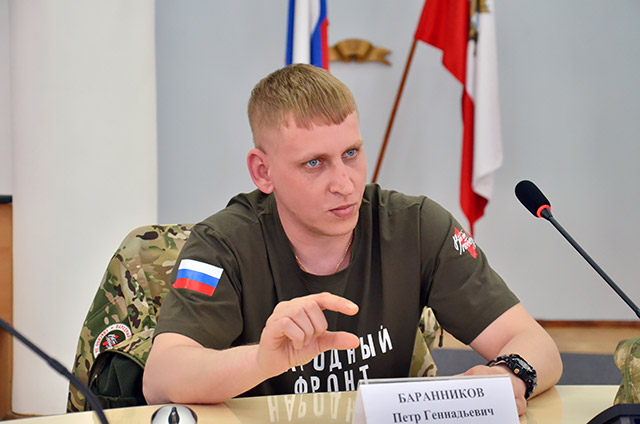 фото: "Ребята на фронте, держитесь!"