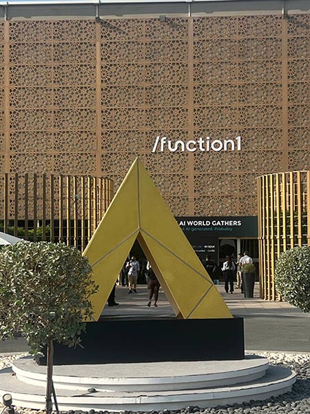 фото: Российский стартап Suin.AI показал в Дубае первый корпоративный AI-сервис для работы с нейросетями на /function1