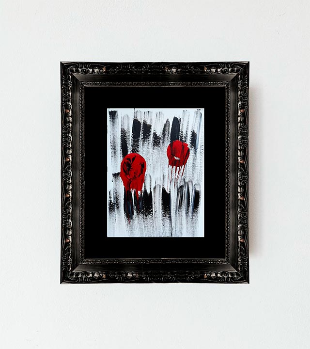 фото: Артистка Tova представила новый перформанс «Я тебя понесу»