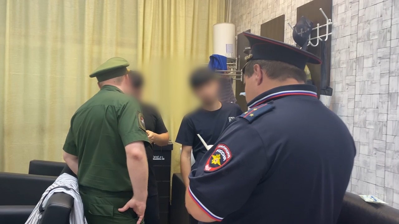 фото: В Ростове-на-Дону военные следователи провели очередной рейд о постановке на воинский учет бывших мигрантов