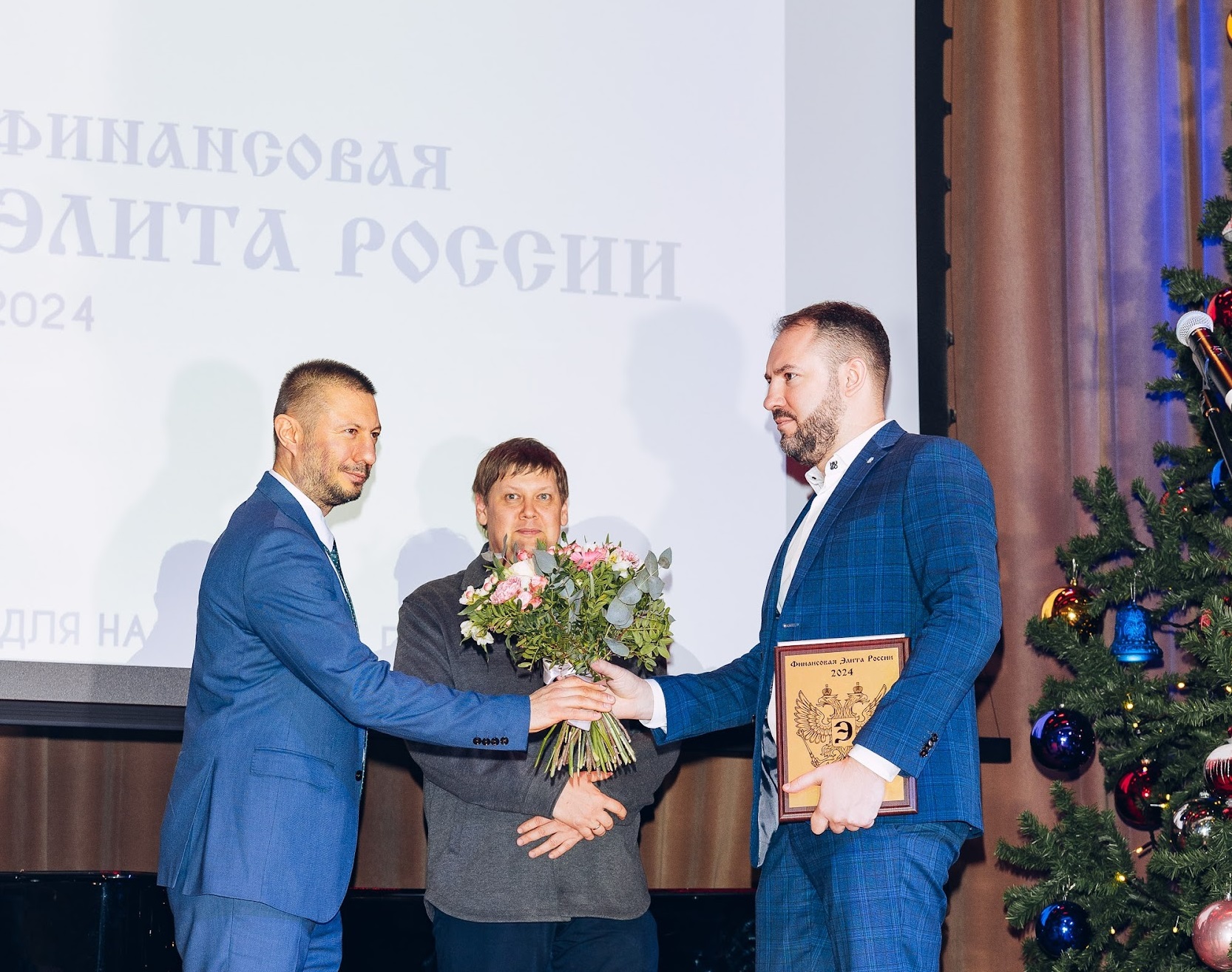 фото: Webbankir получил премию «Финансовая элита России» за динамику развития