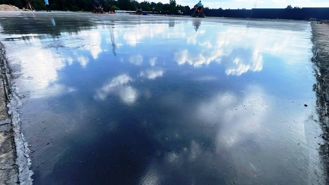 фото: MSKUNION — профессиональная укладка промышленных полов в Москве и Московской области