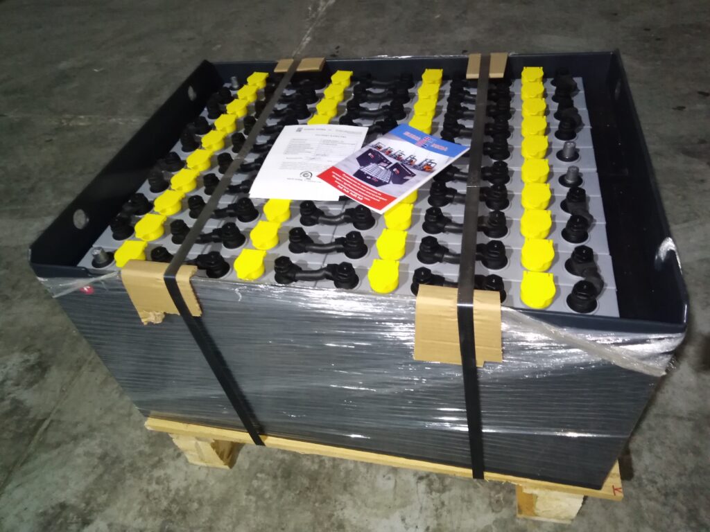 фото: Как выбрать тяговую батарею для погрузчика: советы экспертов E-AKB