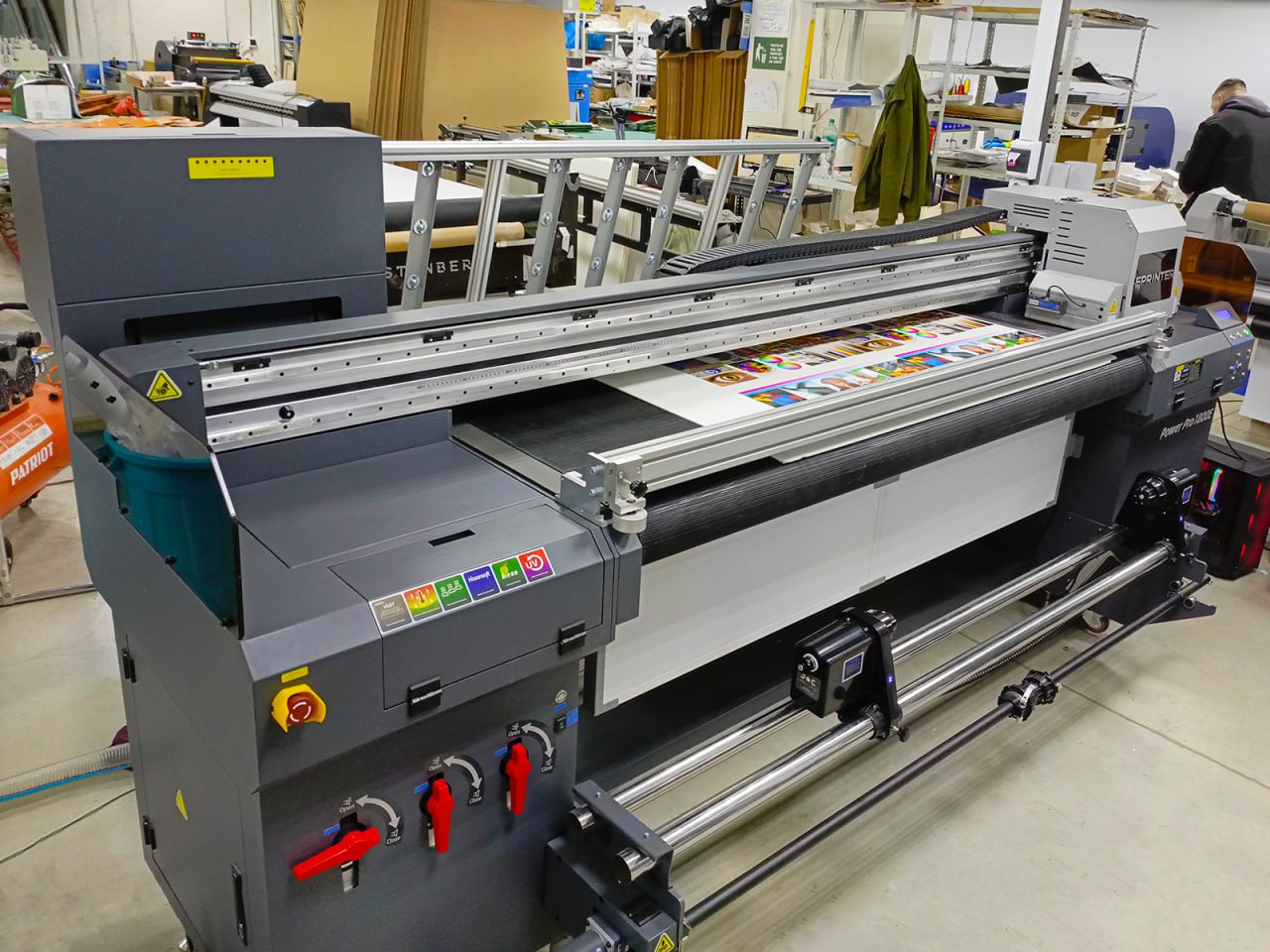 фото: УФ UV принтер Sprinter Power Pro 1800E вышел на работу в Юкард