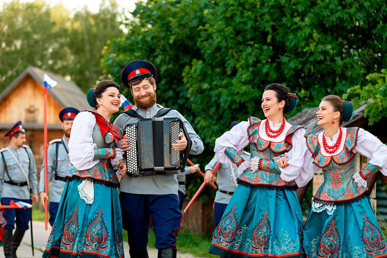 Заказать ансамбль на праздник выгоднее напрямую у исполнителя, отмечают участники рынка фото: Заказать ансамбль на праздник выгоднее напрямую у исполнителя, отмечают участники рынка