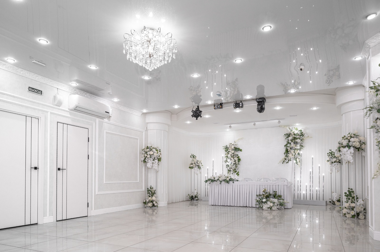 фото: Банкетные залы Омск: новые стандарты выбора площадок для торжеств