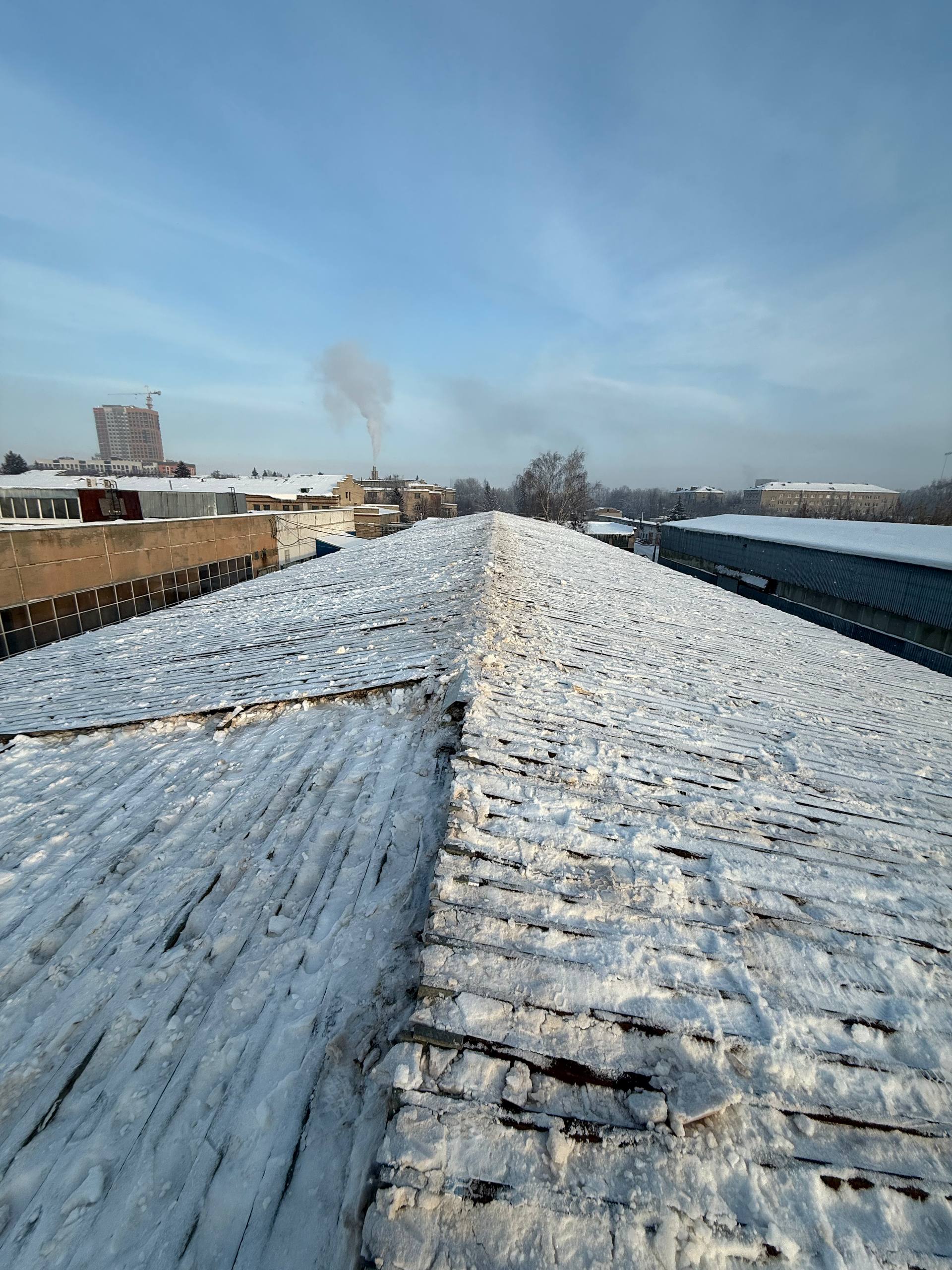 Что станет с крышей, если не чистить снег фото: Что станет с крышей, если не чистить снег