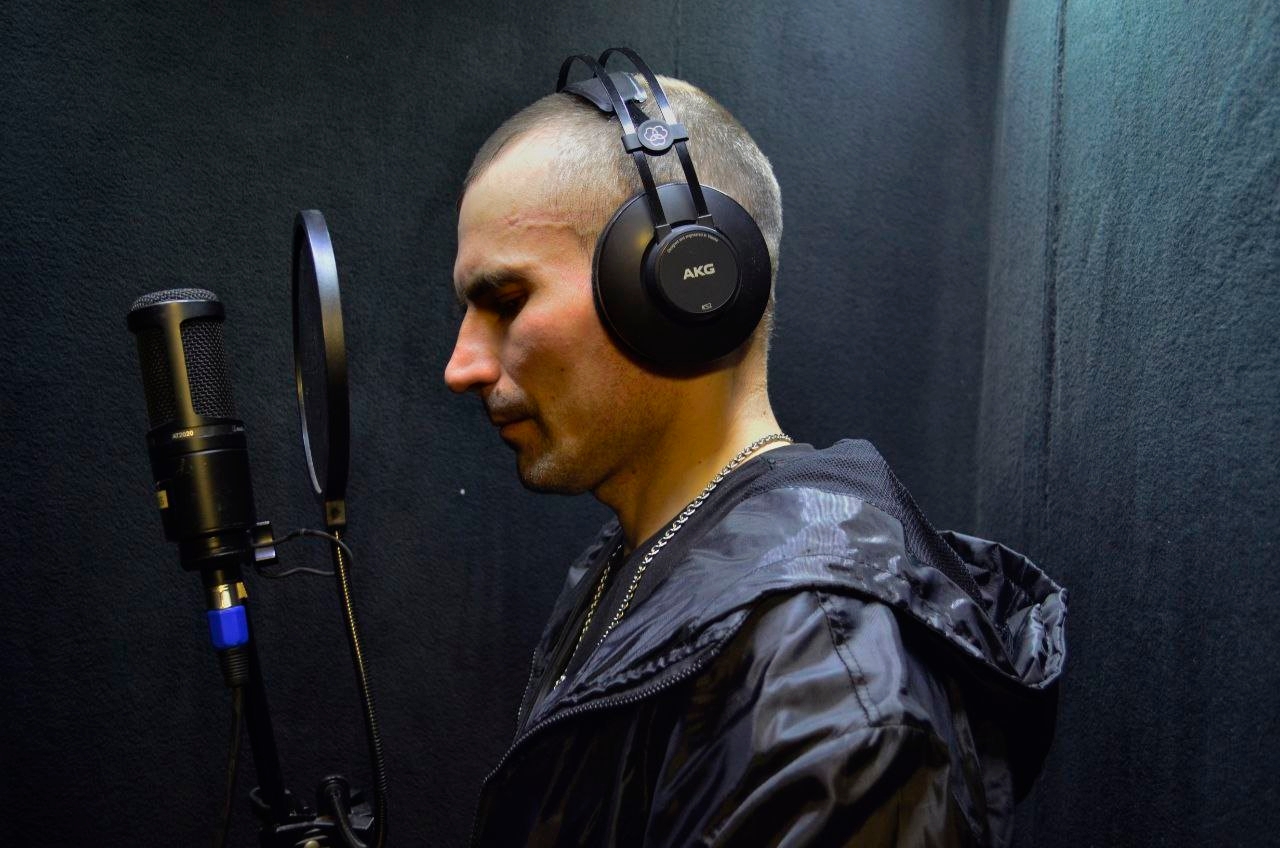 фото: Биография артиста и писателя Q-San.