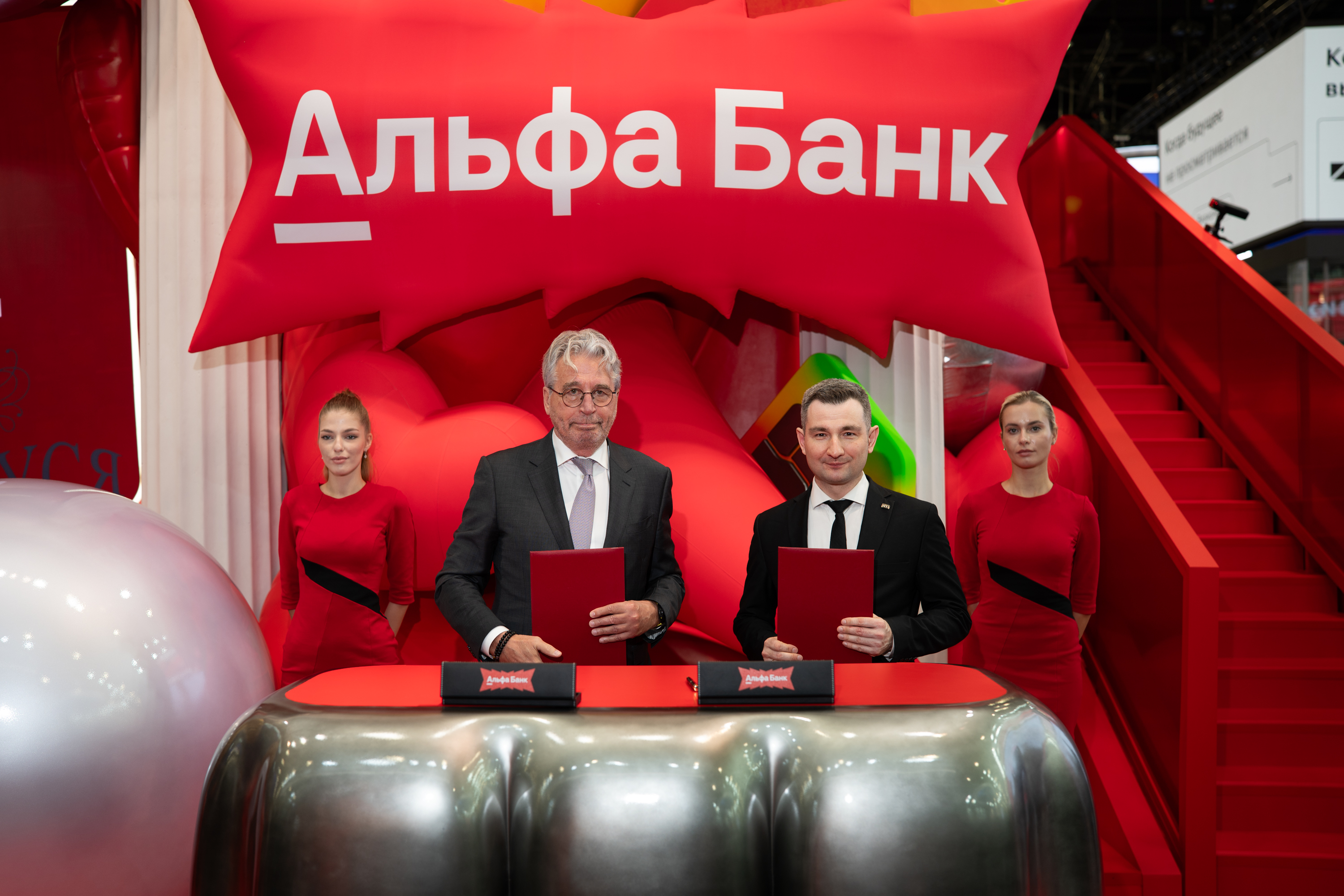 фото: Альфа-Банк и Инфомаксимум будут развивать применение искусственного интеллекта и процессной аналитики в финансовом секторе
