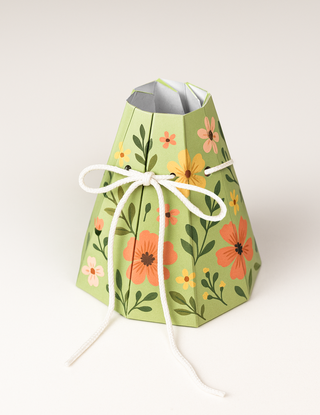 фото: Новые стандарты флористики: в России запатентовали аквабокс, который собирается за минуту