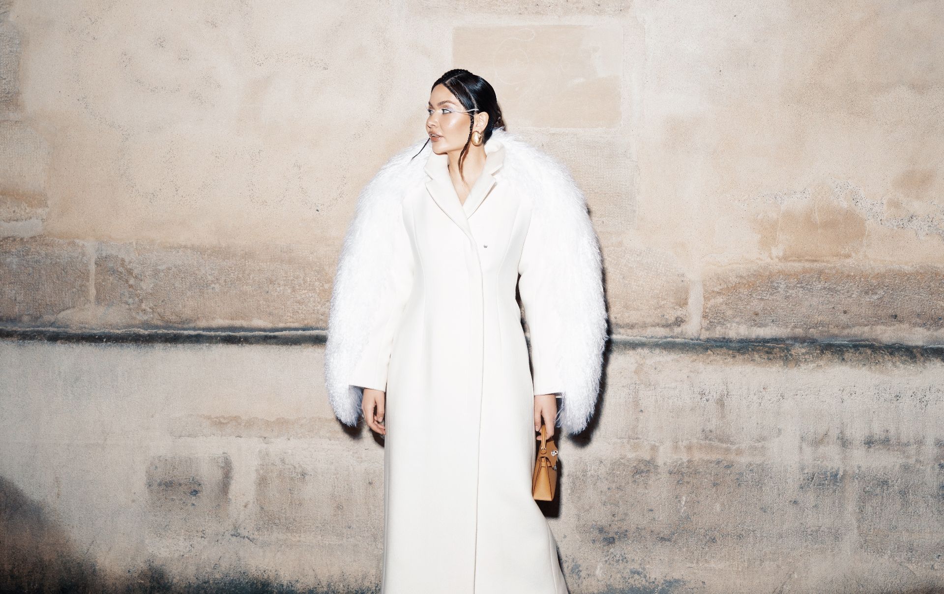 фото: Мариям Тилляева на показе Jacquemus: Искренность и семейные ценности в мире высокой моды