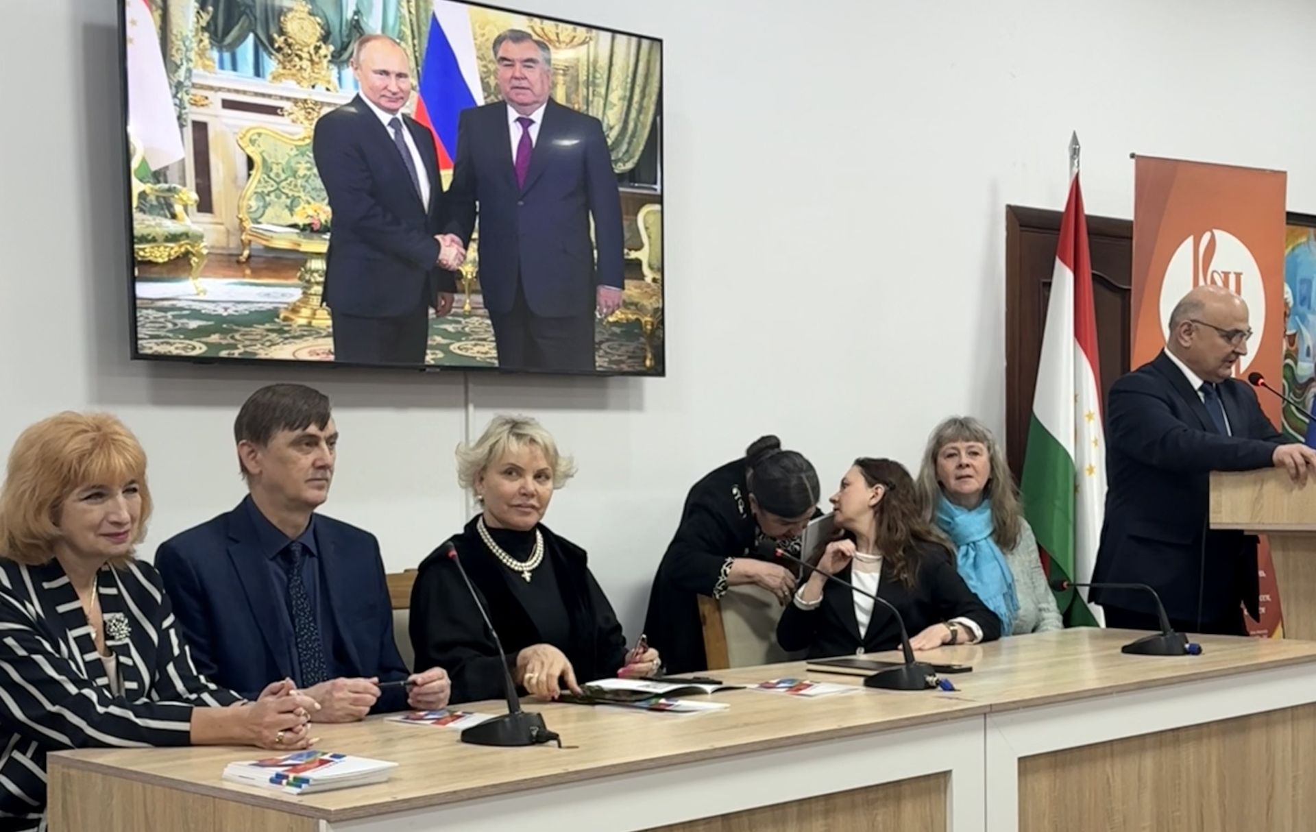 фото: В Таджикистане стартовала культурно-просветительская кампания "Русский язык: читаем, слушаем, смотрим"