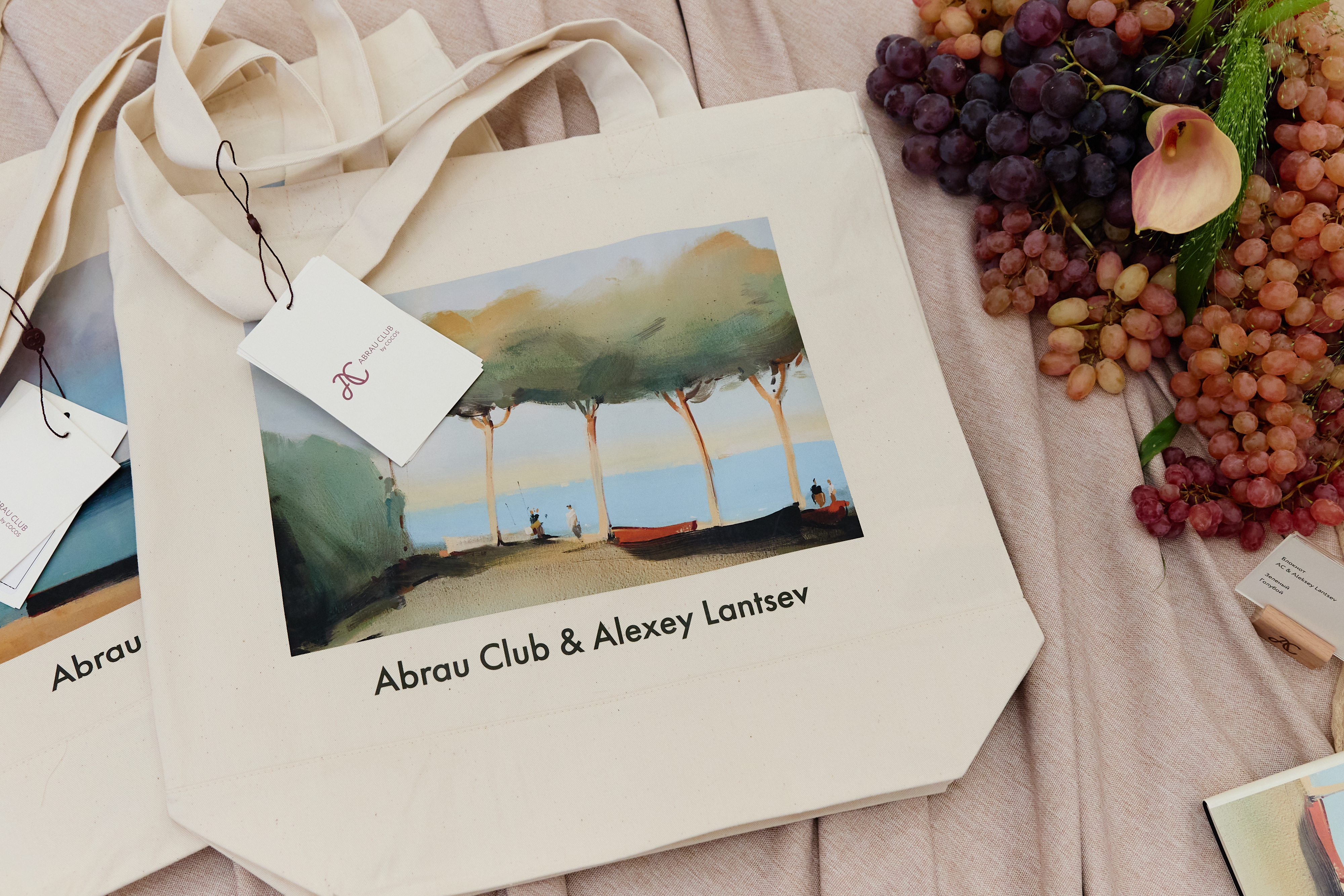 фото: Свет юга в сердце Москвы: Abrau Club представил коллаборацию  с художником Алексеем Ланцевым