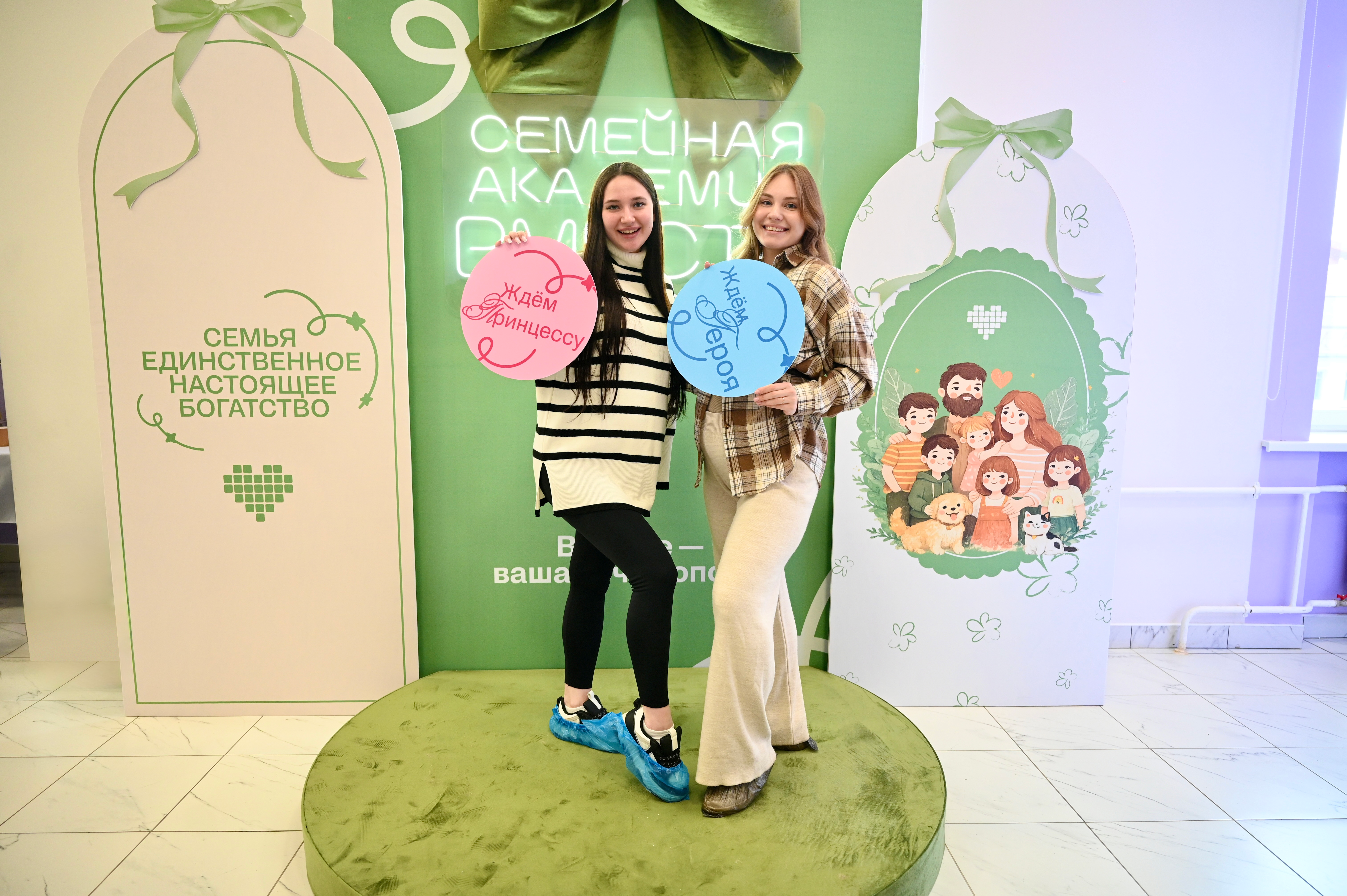 фото: В Мордовии запустили первый форум в новом круглогодичном молодёжном образовательном центре – Семейной академии «ВМесте»