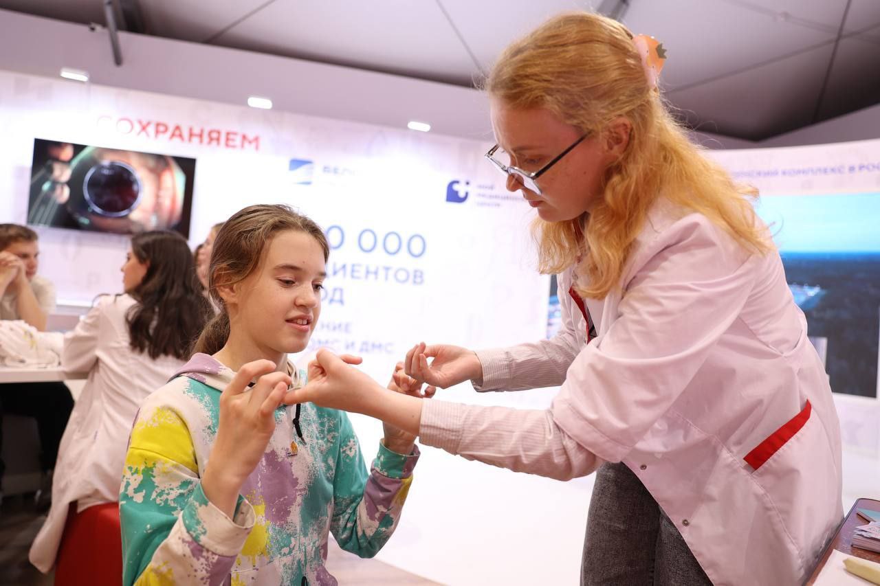 фото: Студенты Пироговского Университета проводят неврологические осмотры
