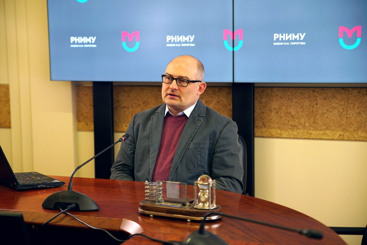 фото: Проректор по научной работе Пироговского Университета Денис Ребриков принял участие в прямом эфире телеканала «Общественное телевидение России» 