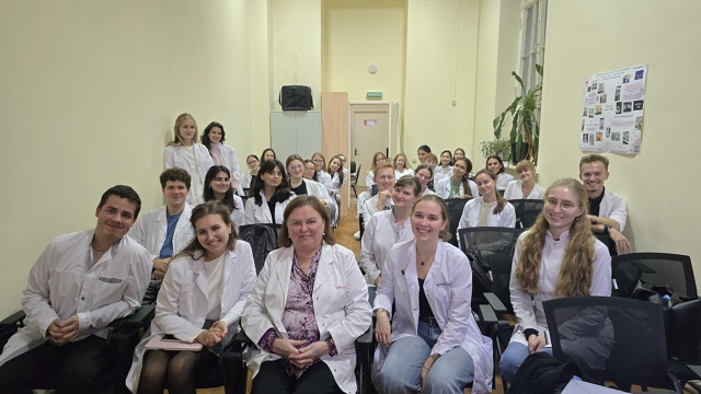 фото: В Пироговском Университете прошло прошло заседание СНК АиГ ИХ по теме: «Инструментарий, шовный материал и швы в акушерско-гинекологической практике. Послеоперационное ведение пациенток»