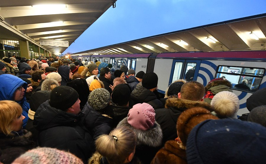 фото: Как сохранить здоровье после поездки в переполненном транспорте?  