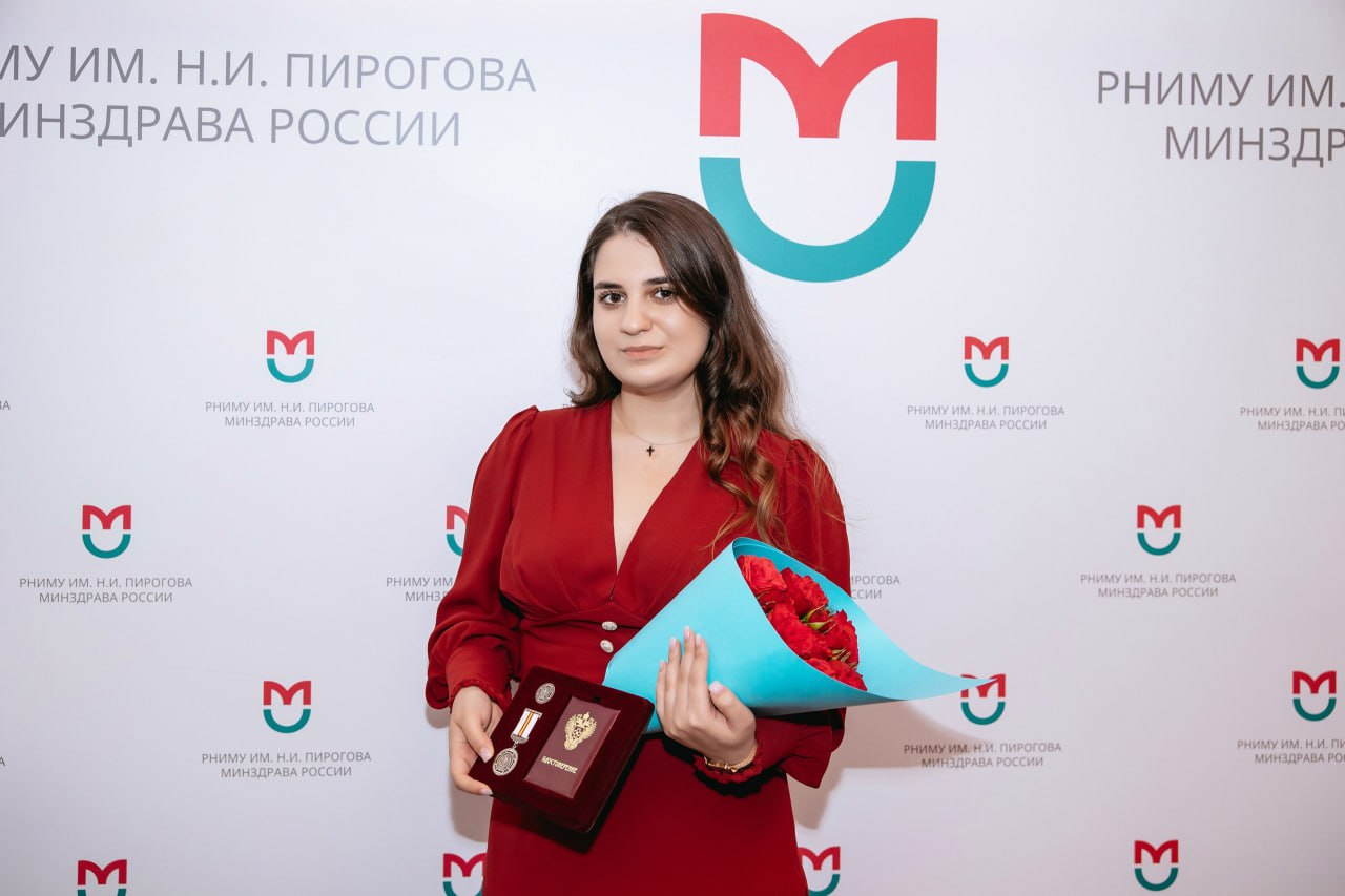 фото: 18 сентября 2024 года в первом чтении Государственная Дума приняла законопроект о приравнивании в правах доноров к волонтерам и добровольцам с возможностью получения государственных мер помощи