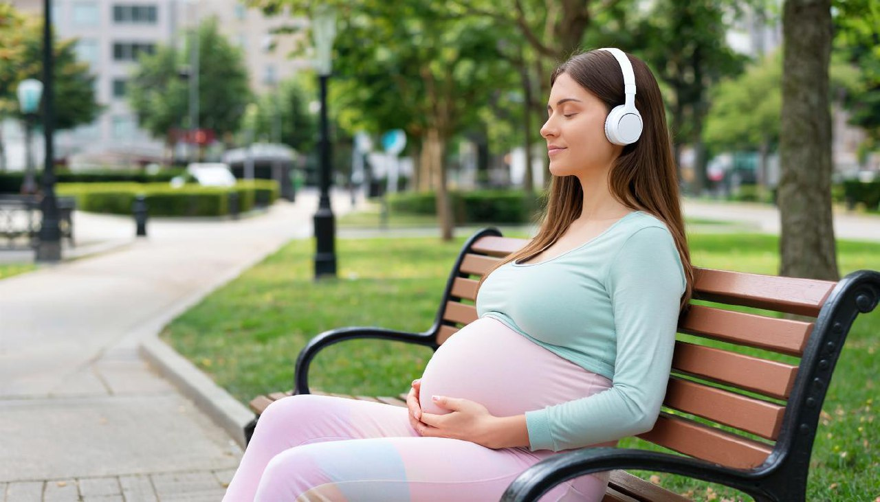 Музыка для легких родов: акушер-гинеколог Пироговского Университета о естественном обезболивании