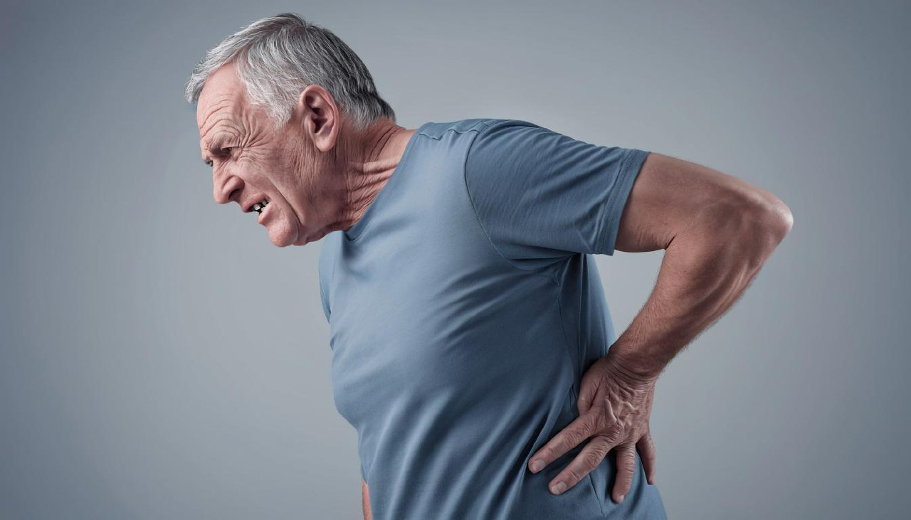 Боль в спине: эксперт Пироговского Университета о возрастных изменениях и профилактике