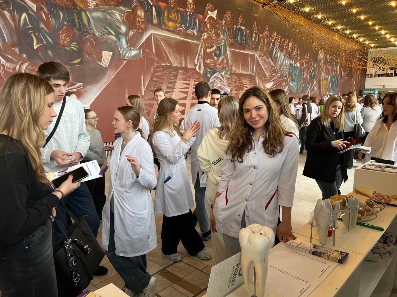 фото: СНК кафедры челюстно-лицевой хирургии и стоматологии Пироговского Университета принял участие в фестивале открытых дверей «Пирогов Фест»!