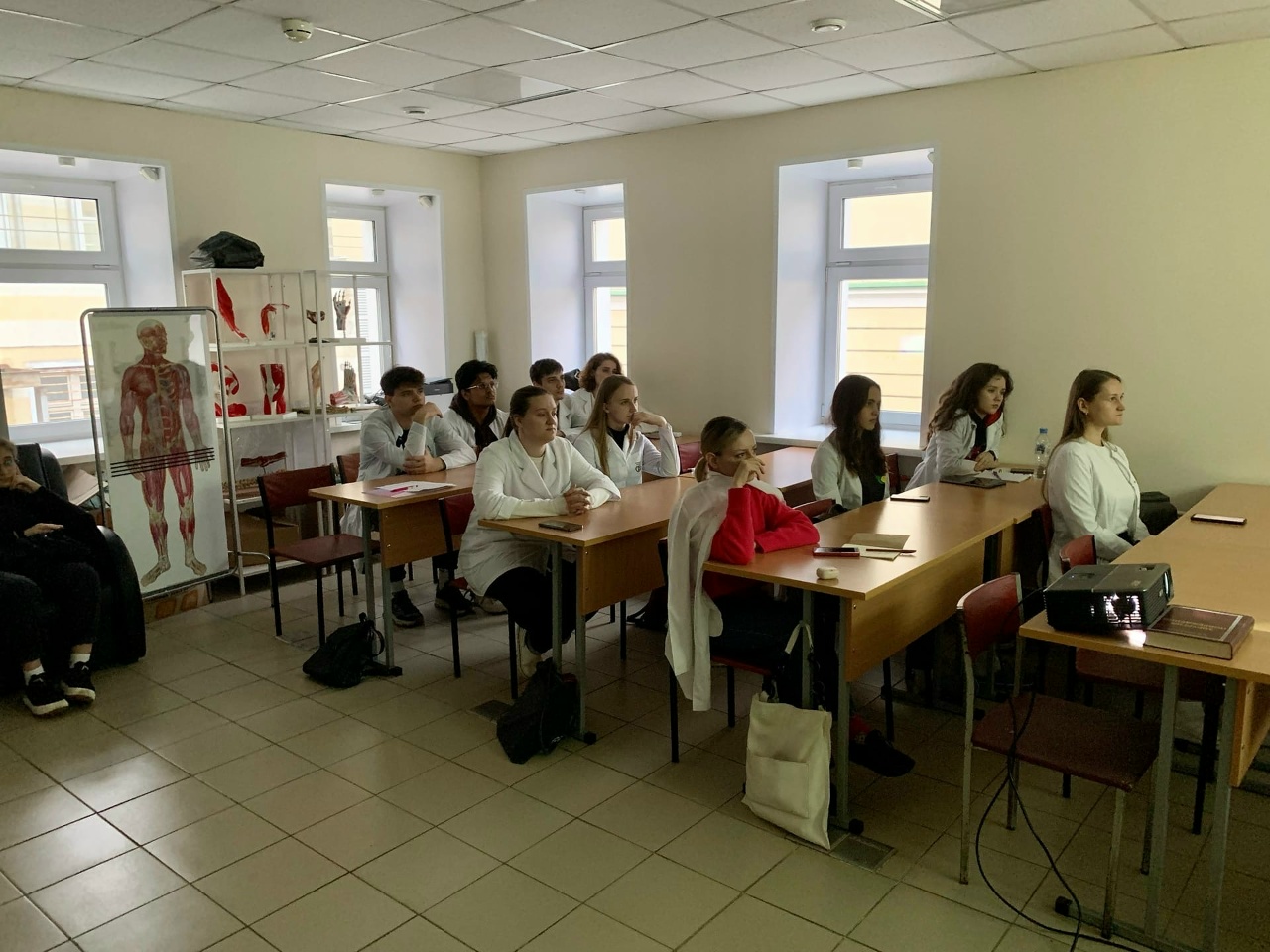 СНК кафедры травматологии, ортопедии и военно-полевой хирургии Пироговского Университета провел заседание по теме «Открытые переломы и дефекты мягких тканей и костей при данной травме»